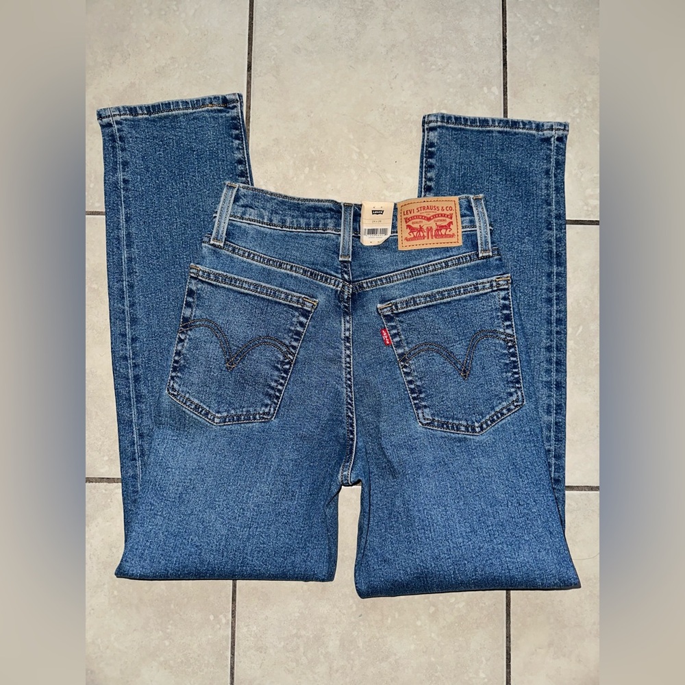 NWT Levi's Highrise Wedgie Straight Jeans